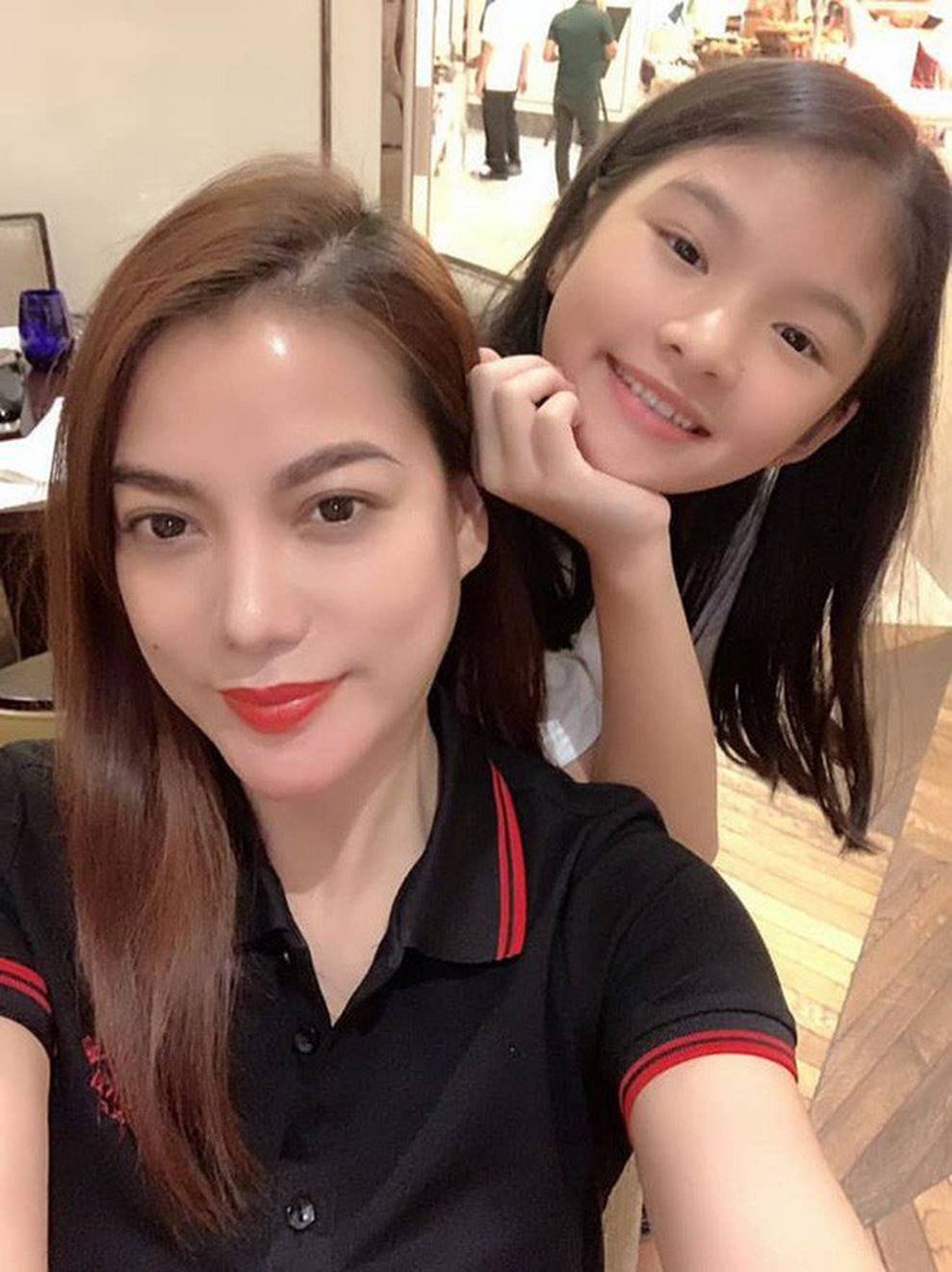 Hôm nay công chúa Charlotte dự lễ khai giảng đầu đời, học phí hoá ra thua xa con sao Việt-4