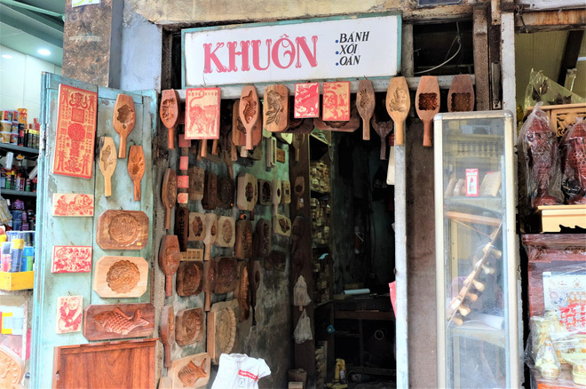 Bảng hiệu kiệm lời và chuyện kinh doanh lạ của ông chủ phố cổ Hà Nội-1