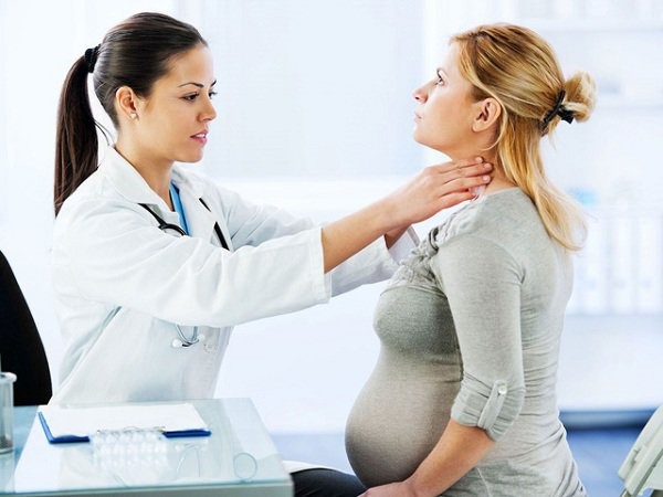 Nỗi lo của nhiều mẹ Việt: Mắc bệnh tuyến giáp có được sinh con và cho con bú?-1