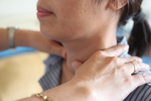 Nỗi lo của nhiều mẹ Việt: Mắc bệnh tuyến giáp có được sinh con và cho con bú?-2