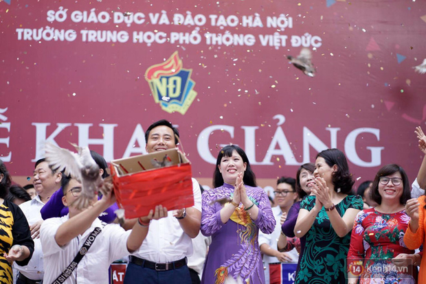 Ngôi trường THPT ở Hà Nội được khen ngợi hết lời vì thả chim bồ câu thay vì thả bóng bay ngày khai giảng để tránh ô nhiễm môi trường-4