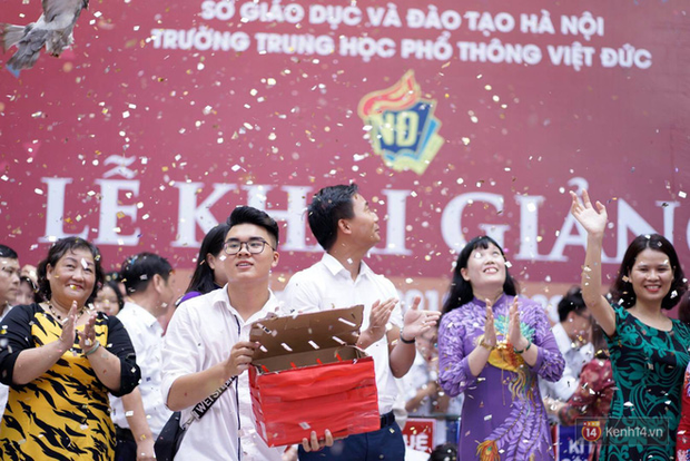 Ngôi trường THPT ở Hà Nội được khen ngợi hết lời vì thả chim bồ câu thay vì thả bóng bay ngày khai giảng để tránh ô nhiễm môi trường-5