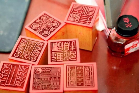 Trung Quốc triệt phá đường dây thầy bói online khẳng định giúp người quyên tiền sống đến... 400 tuổi-2