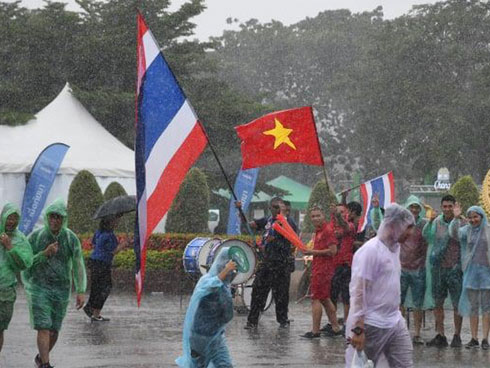 Tràn ngập ảnh chế lẩu Thái siêu cay khổng lồ ủng hộ tuyển Việt Nam-8