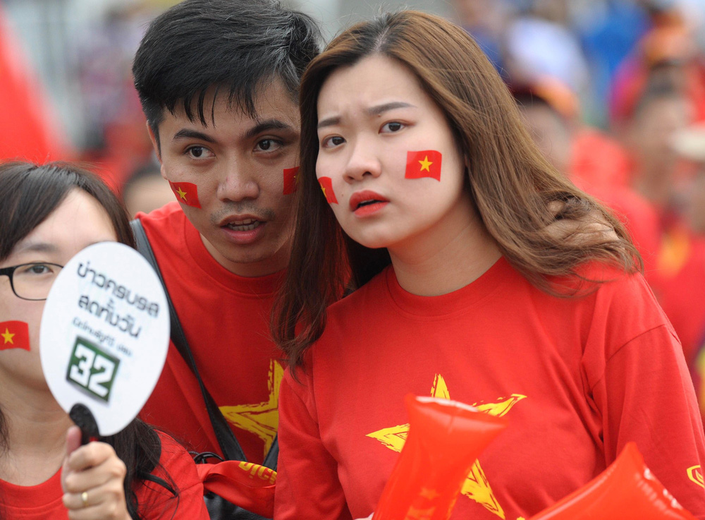 Hiệp một kết thúc với tỷ số hòa không bàn thắng, CĐV Việt Nam thở phào trước hàng loạt pha hãm thành của Thái Lan-53