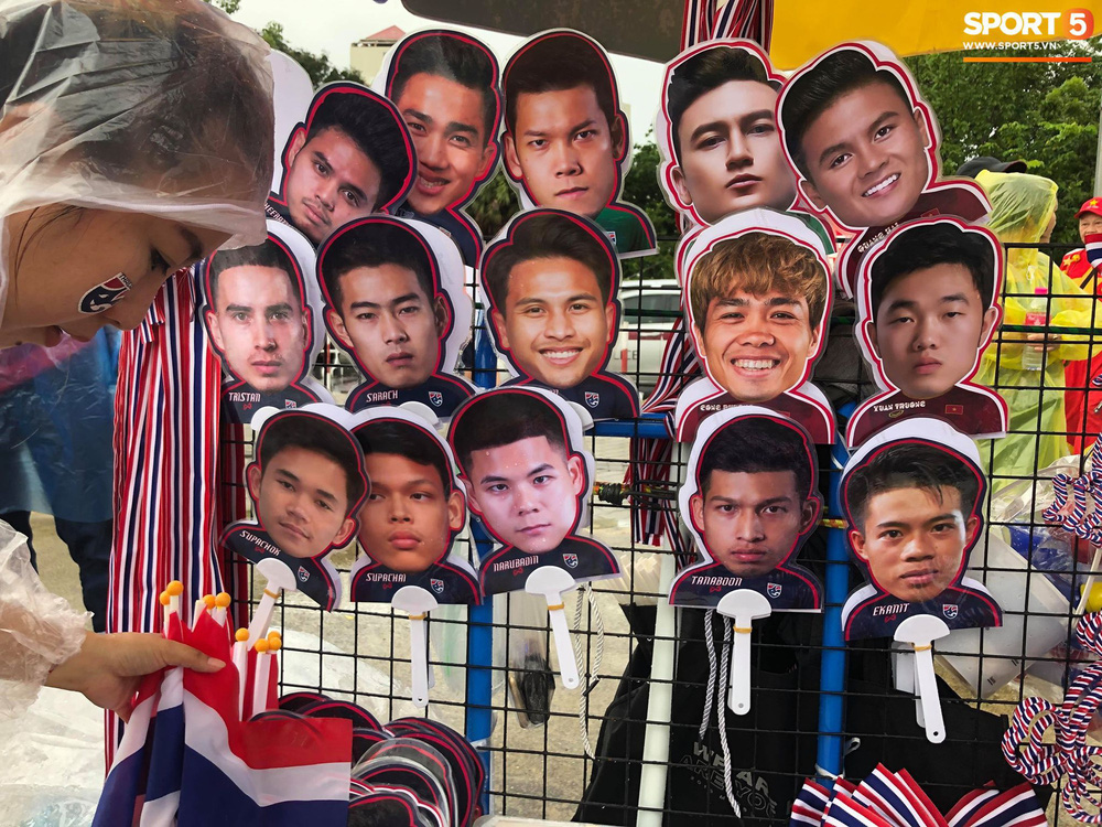 Hiệp một kết thúc với tỷ số hòa không bàn thắng, CĐV Việt Nam thở phào trước hàng loạt pha hãm thành của Thái Lan-48