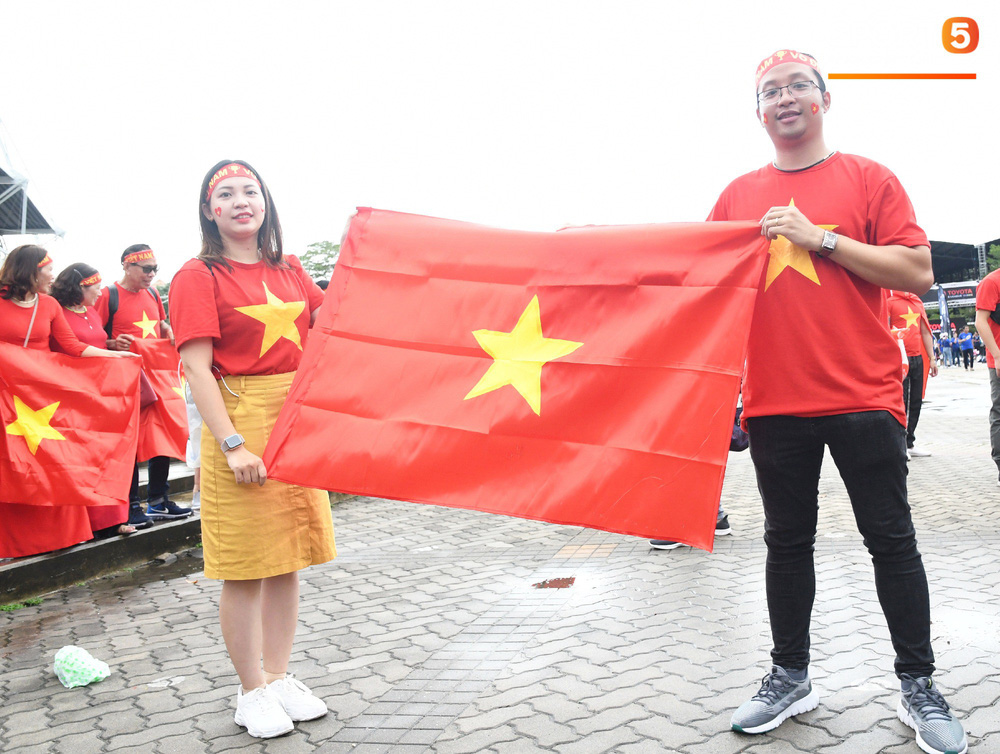 Hiệp một kết thúc với tỷ số hòa không bàn thắng, CĐV Việt Nam thở phào trước hàng loạt pha hãm thành của Thái Lan-52