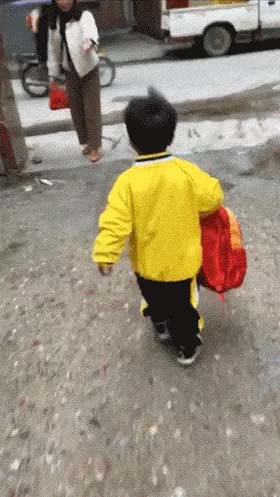 Mặc cả Học đúng 2 phút rồi về: Những tình huống cười ra nước mắt trong ngày đầu con đến trường-7