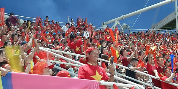 Hiệp một kết thúc với tỷ số hòa không bàn thắng, CĐV Việt Nam thở phào trước hàng loạt pha hãm thành của Thái Lan-28