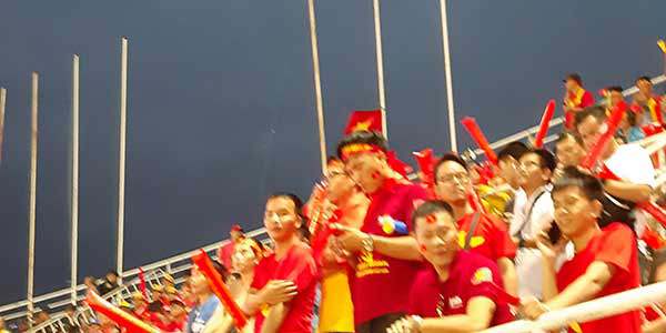 Hiệp một kết thúc với tỷ số hòa không bàn thắng, CĐV Việt Nam thở phào trước hàng loạt pha hãm thành của Thái Lan-32