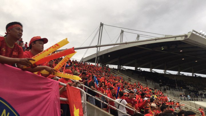 Hiệp một kết thúc với tỷ số hòa không bàn thắng, CĐV Việt Nam thở phào trước hàng loạt pha hãm thành của Thái Lan-34