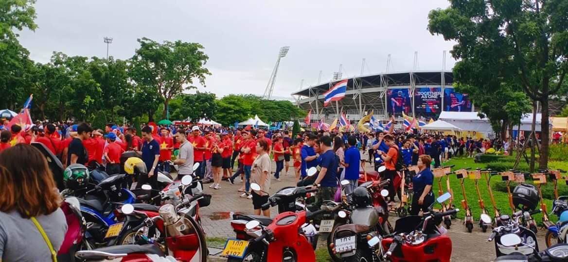 Hiệp một kết thúc với tỷ số hòa không bàn thắng, CĐV Việt Nam thở phào trước hàng loạt pha hãm thành của Thái Lan-27