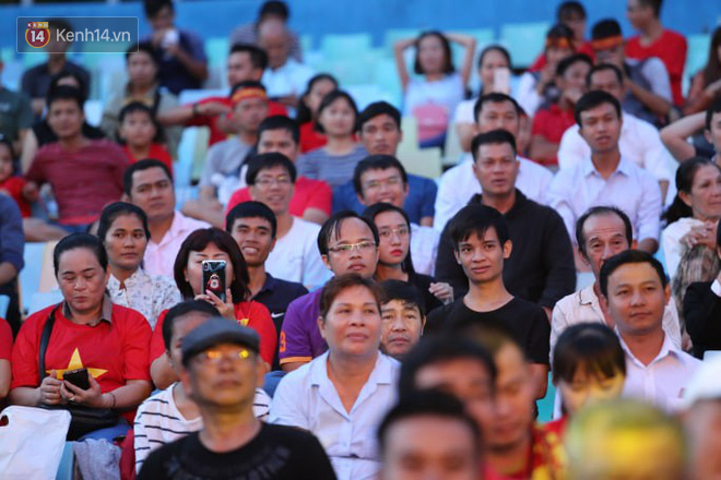 Hiệp một kết thúc với tỷ số hòa không bàn thắng, CĐV Việt Nam thở phào trước hàng loạt pha hãm thành của Thái Lan-20