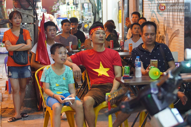 Hiệp một kết thúc với tỷ số hòa không bàn thắng, CĐV Việt Nam thở phào trước hàng loạt pha hãm thành của Thái Lan-6