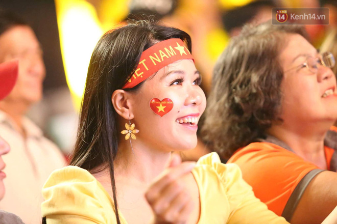 Hiệp một kết thúc với tỷ số hòa không bàn thắng, CĐV Việt Nam thở phào trước hàng loạt pha hãm thành của Thái Lan-26