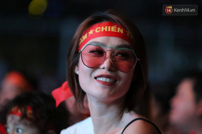 Hiệp một kết thúc với tỷ số hòa không bàn thắng, CĐV Việt Nam thở phào trước hàng loạt pha hãm thành của Thái Lan-5