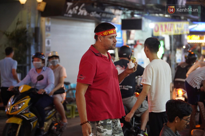 Hiệp một kết thúc với tỷ số hòa không bàn thắng, CĐV Việt Nam thở phào trước hàng loạt pha hãm thành của Thái Lan-17