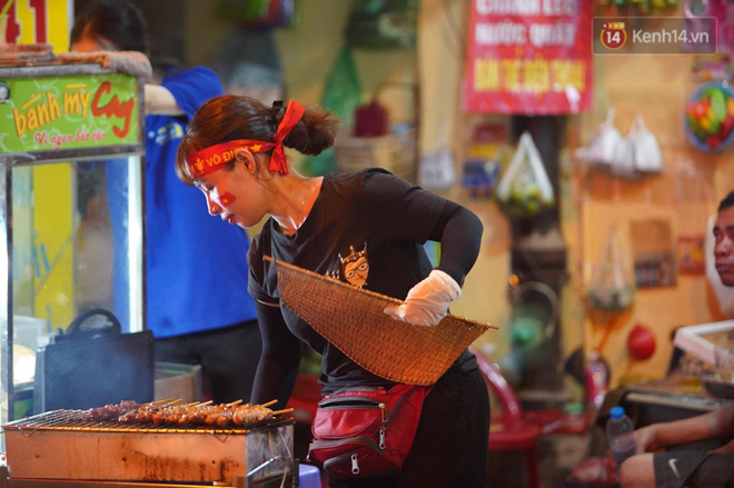 Hiệp một kết thúc với tỷ số hòa không bàn thắng, CĐV Việt Nam thở phào trước hàng loạt pha hãm thành của Thái Lan-8