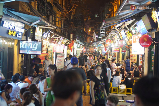 Hiệp một kết thúc với tỷ số hòa không bàn thắng, CĐV Việt Nam thở phào trước hàng loạt pha hãm thành của Thái Lan-15