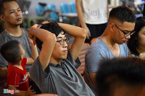 Người hâm mộ Việt Nam thở phào sau khi hòa Thái 0 - 0-25