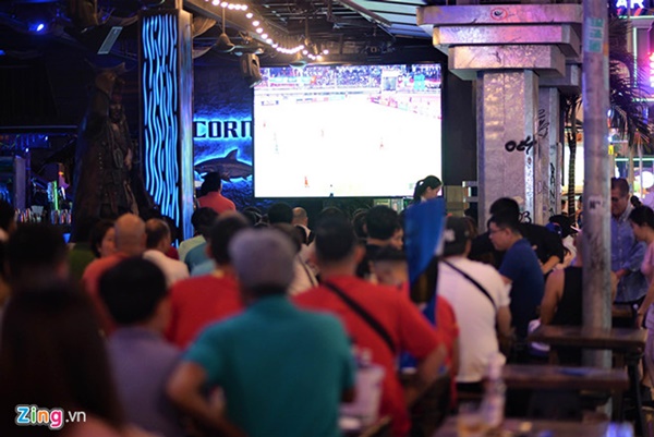 Người hâm mộ Việt Nam thở phào sau khi hòa Thái 0 - 0-29