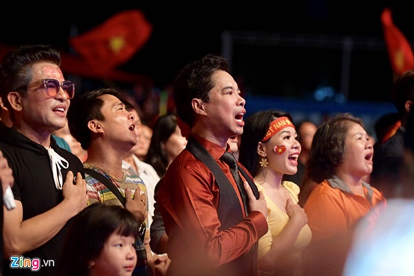 Người hâm mộ Việt Nam thở phào sau khi hòa Thái 0 - 0-35