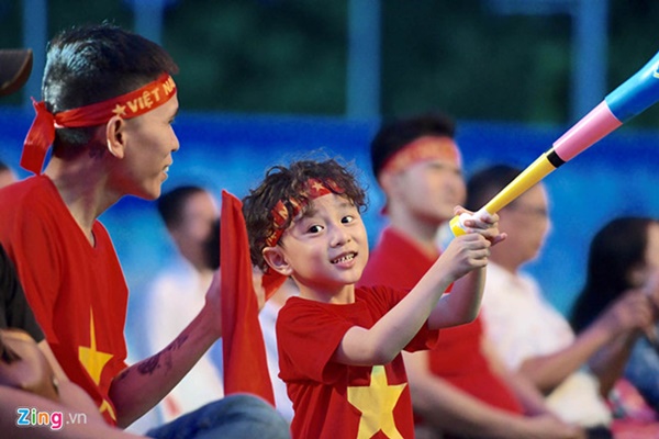 Người hâm mộ Việt Nam thở phào sau khi hòa Thái 0 - 0-37