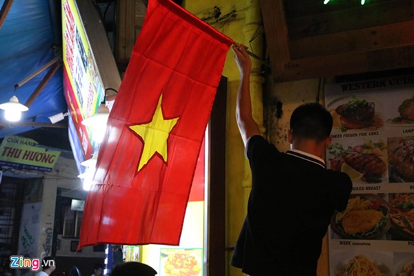 Người hâm mộ Việt Nam thở phào sau khi hòa Thái 0 - 0-42