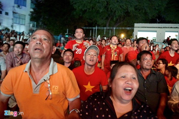 Người hâm mộ Việt Nam thở phào sau khi hòa Thái 0 - 0-16