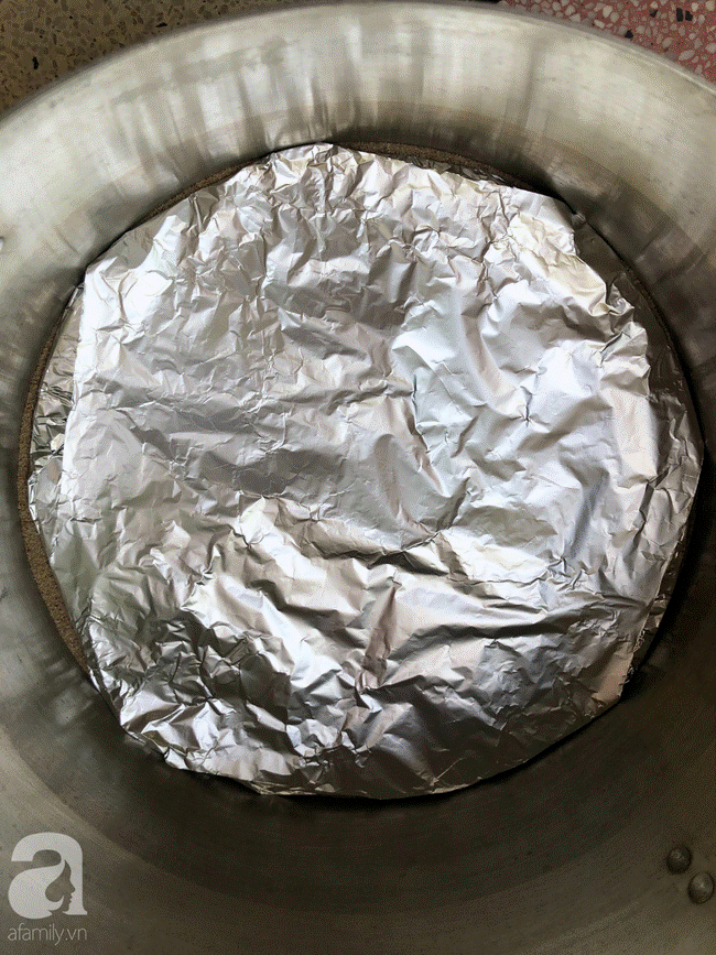 Chỉ dùng cát và bếp thông thường, mẹ đảm Nha Trang chỉ cách làm bánh Trung Thu truyền thống thơm ngon như nướng lò hiện đại-3