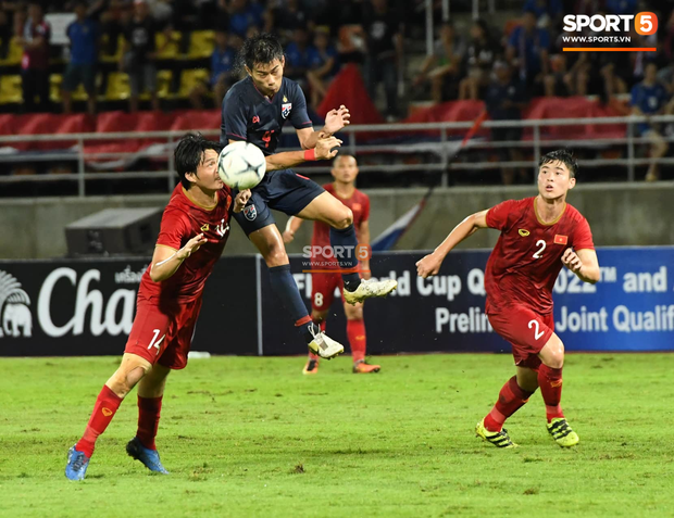 Tuấn Anh biểu cảm cực thốn trong tình huống Việt Nam suýt bị Thái Lan ghi bàn-2