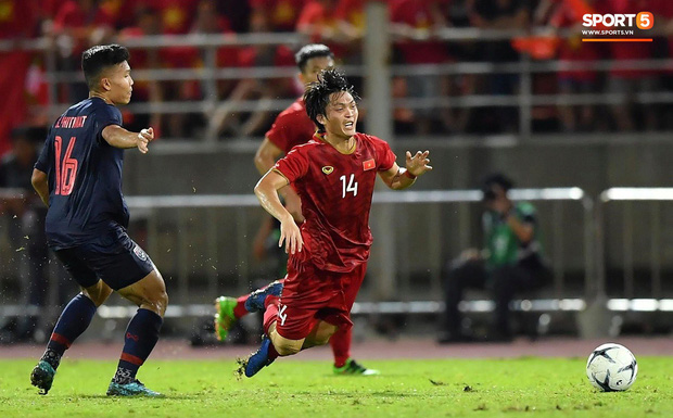 Tuấn Anh biểu cảm cực thốn trong tình huống Việt Nam suýt bị Thái Lan ghi bàn-5