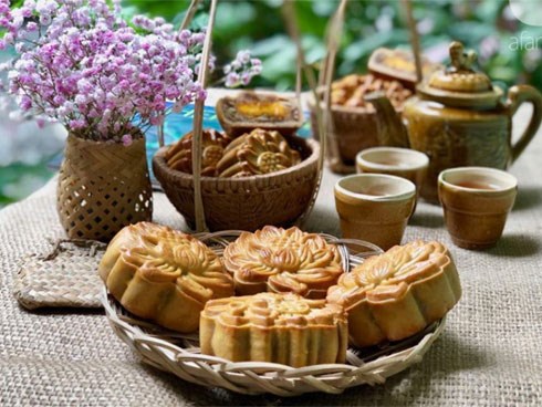 Chỉ dùng cát và bếp thông thường, mẹ đảm Nha Trang chỉ cách làm bánh Trung Thu truyền thống thơm ngon như nướng lò hiện đại