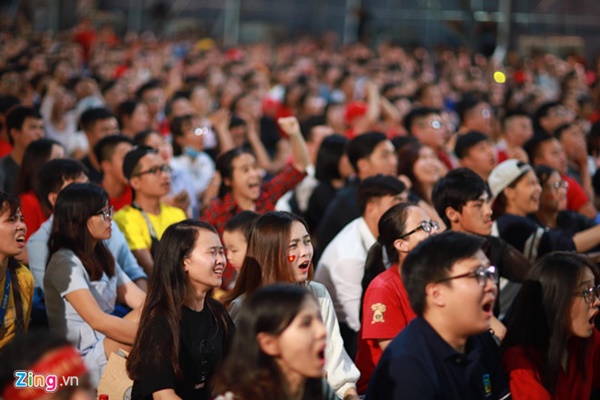 Người hâm mộ Việt Nam thở phào sau khi hòa Thái 0 - 0-7