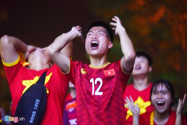 Người hâm mộ Việt Nam thở phào sau khi hòa Thái 0 - 0-9