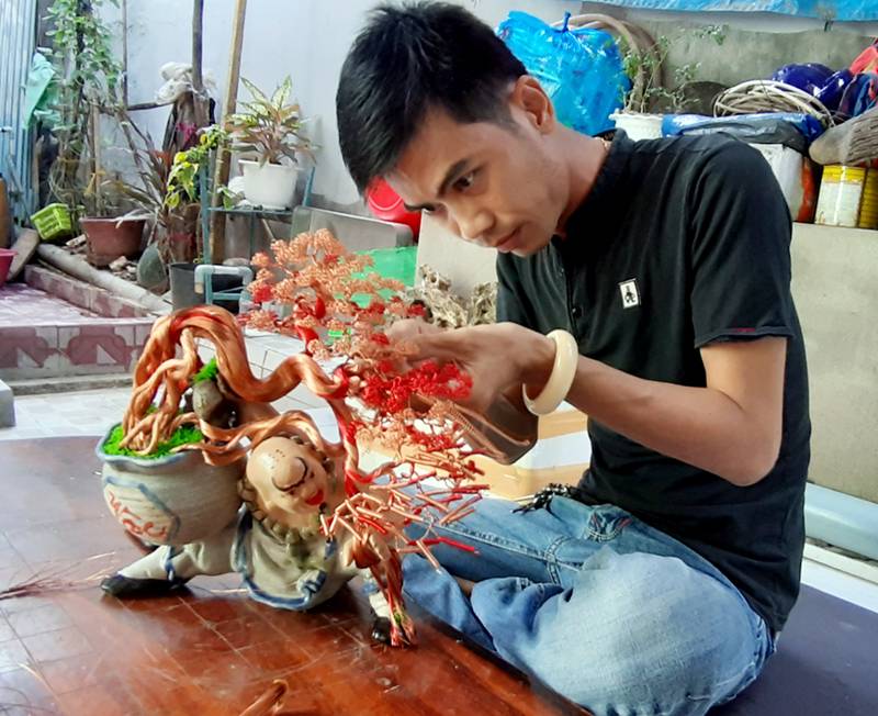 Hot boy An Giang hô biến sợi dây đồng thành cây bonsai dáng lạ-1
