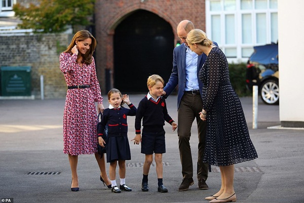 Một loạt khoảnh khắc bá đạo của Công chúa Charlotte trong ngày đầu tiên đến trường khiến ai cũng thích thú-4