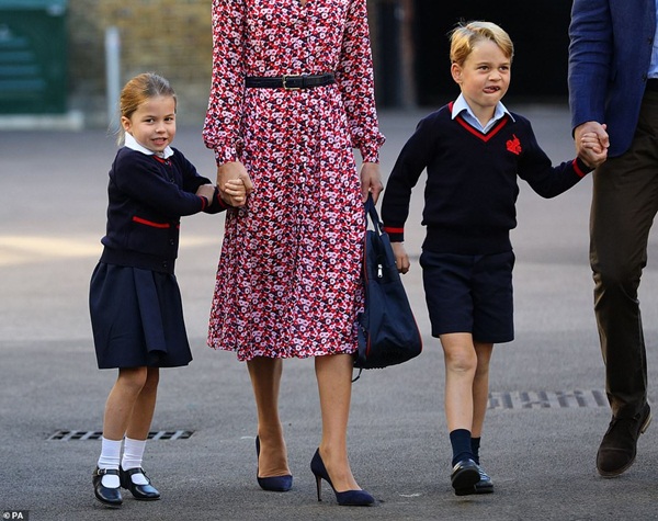 Một loạt khoảnh khắc bá đạo của Công chúa Charlotte trong ngày đầu tiên đến trường khiến ai cũng thích thú-5