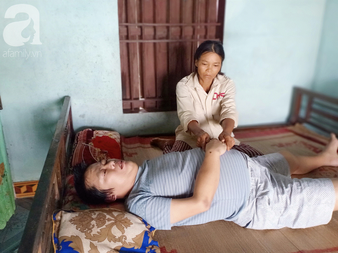 Nhói lòng câu hỏi của bé gái 11 tuổi mắc bệnh hiểm nghèo bên người cha liệt giường: Nếu không vay được tiền bố sẽ chết phải không mẹ?-3