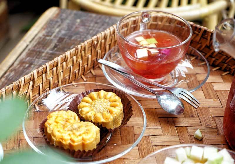 Cafe lạ Hà Nội, bà chủ tự làm 2.000 bánh trung thu tặng khách-3