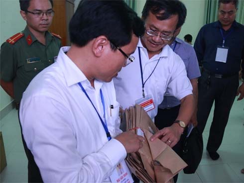 15 phụ huynh Hòa Bình có con được nâng điểm thi bị đề nghị kỷ luật-1