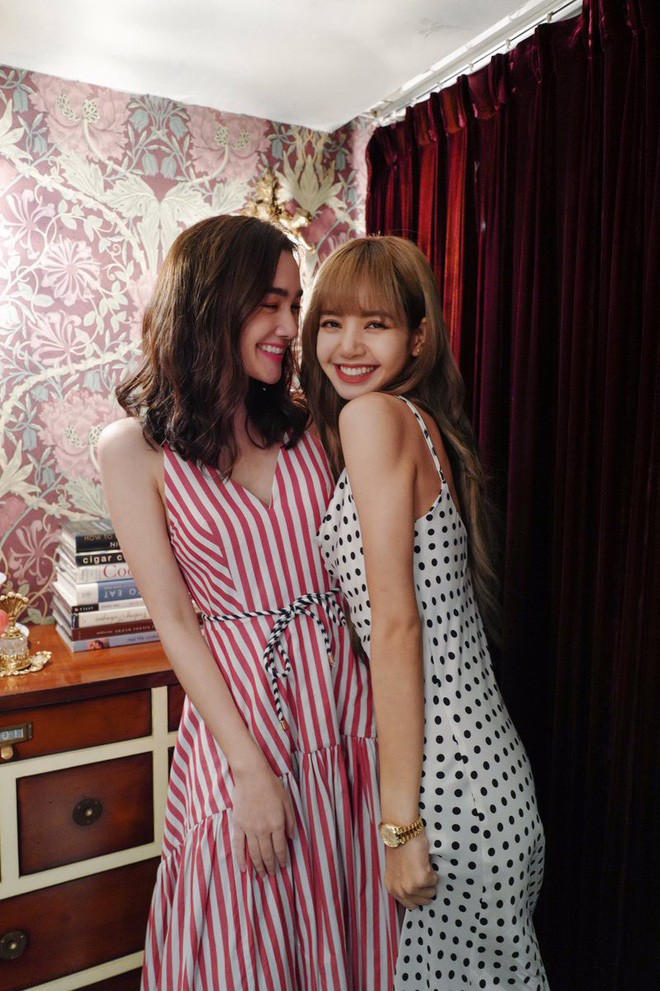 Thúy Vi đụng hàng Lisa (Black Pink): khi ngực khủng trễ nải cũng không sang bằng bức tường kín đáo-6