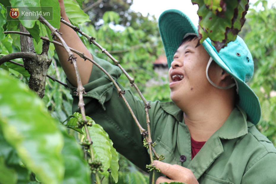 Câu chuyện cảm động về chàng trai mắc bệnh Down, dành 10 năm để học lớp 1 với khát khao được trở thành thầy giáo-1