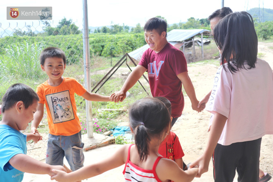 Câu chuyện cảm động về chàng trai mắc bệnh Down, dành 10 năm để học lớp 1 với khát khao được trở thành thầy giáo-10