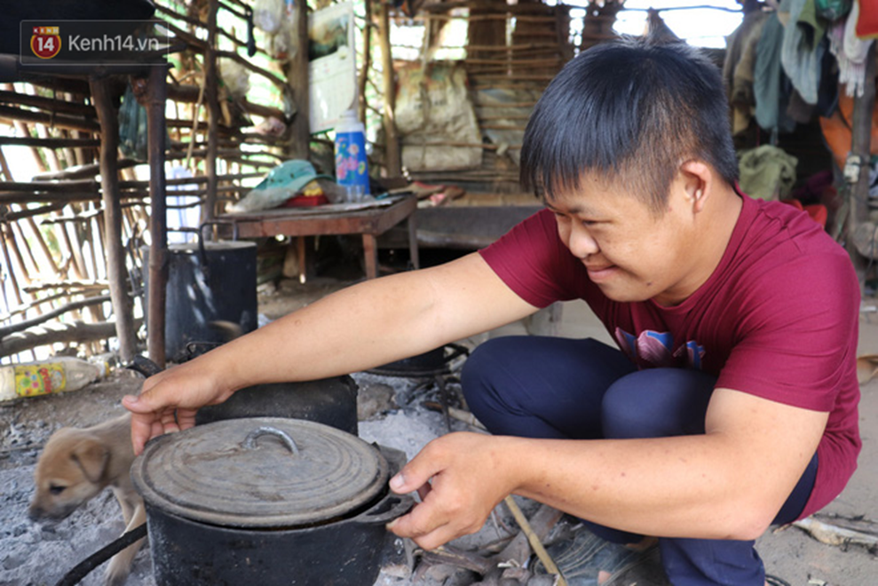 Câu chuyện cảm động về chàng trai mắc bệnh Down, dành 10 năm để học lớp 1 với khát khao được trở thành thầy giáo-11