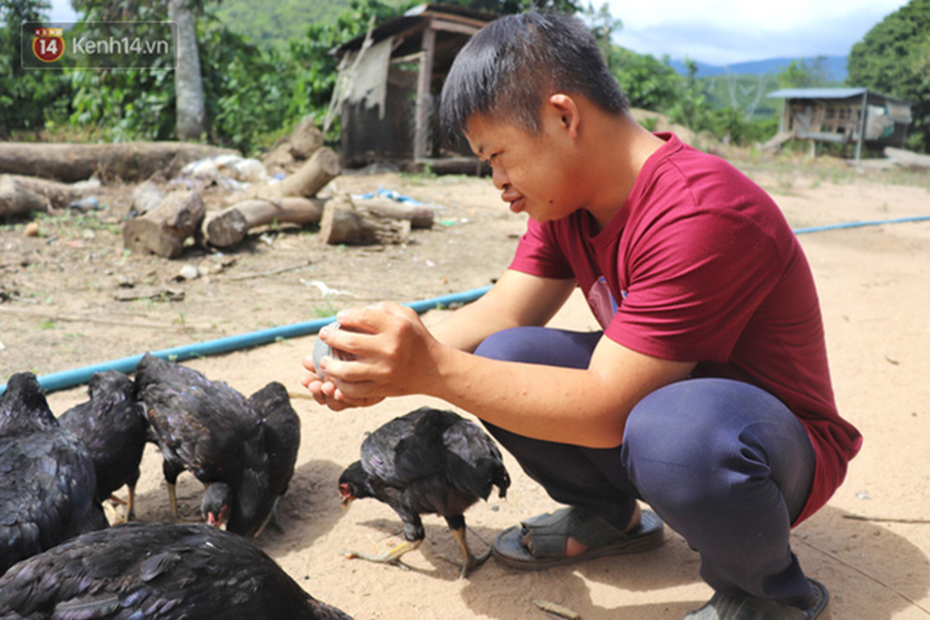 Câu chuyện cảm động về chàng trai mắc bệnh Down, dành 10 năm để học lớp 1 với khát khao được trở thành thầy giáo-21
