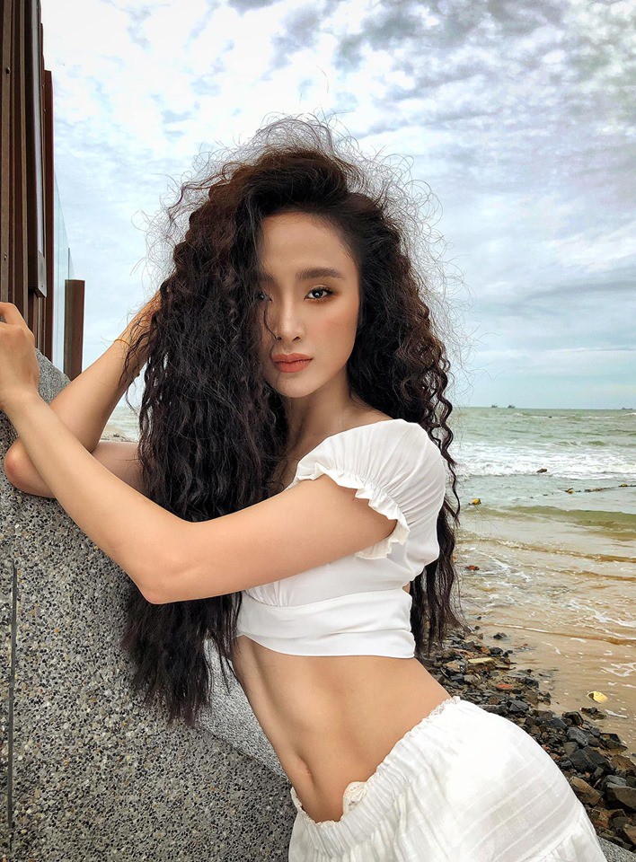 Sau thời gian làm gái ngoan, Angela Phương Trinh trở lại cực gợi cảm với loạt ảnh khoe cơ bụng chắc nịch-3