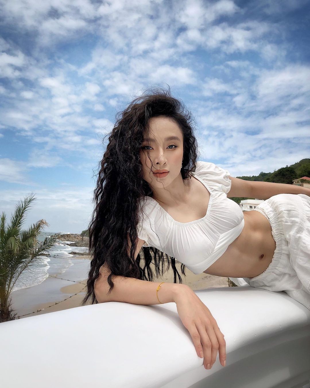 Sau thời gian làm gái ngoan, Angela Phương Trinh trở lại cực gợi cảm với loạt ảnh khoe cơ bụng chắc nịch-2