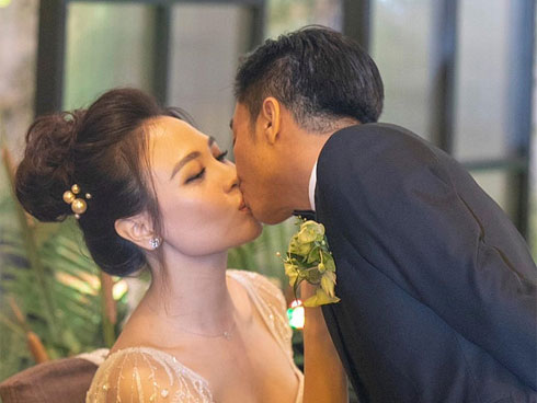 Đàm Thu Trang đi chân đất, nắm tay Cường đô la trên đường phố-3