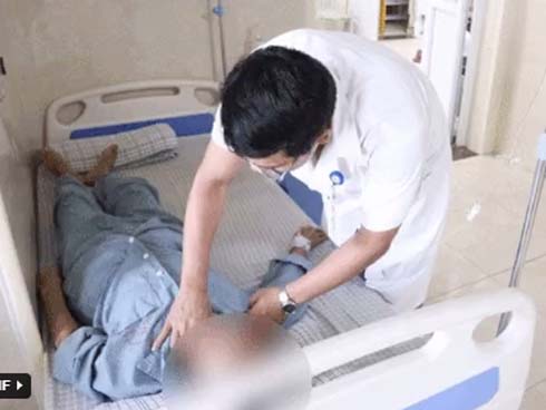 Người phụ nữ ngực bị lở loét, hoại tử do thầy lang bảo cứ chờ khối u vỡ-2